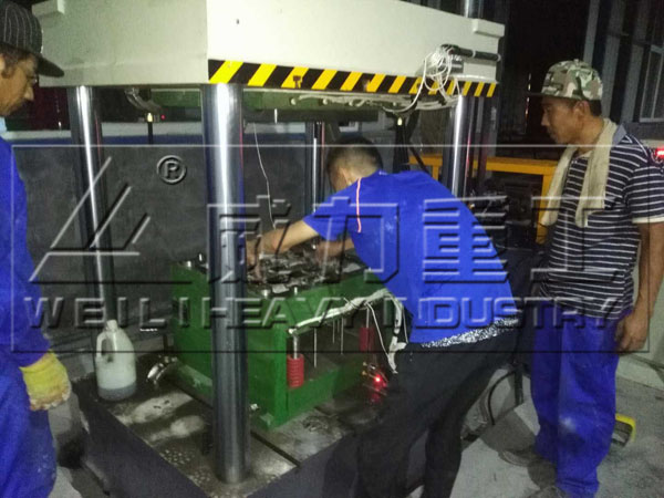 315噸樹(shù)脂井蓋成型液壓機(jī)開(kāi)機(jī)前調(diào)試